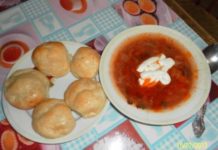 Украинский борщ с пампушками