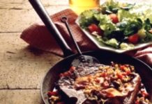 Стейк из говядины с розмарином и фасолевым пюре
