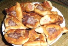 Пирожки с колбасой на песочно-дрожжевом тесте