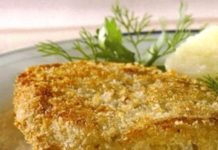 Котлеты из осетрины под грибным соусом