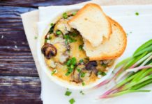 Жульен с курицей и грибами в мультиварке