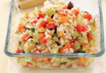 Японский салат с рисом и фруктами
