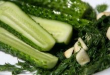 Малосольные огурцы: рецепт аппетитной летней закуски