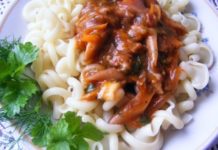 Рыбный гуляш с грибами