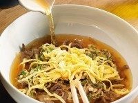 Корейский суп с лапшой и говядиной «Кукси»