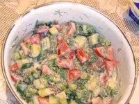 Испанский салат из помидоров и огурцов